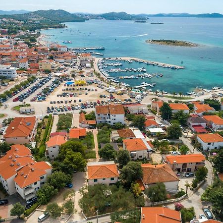 Apartmani Vilma Pakoštane Екстериор снимка